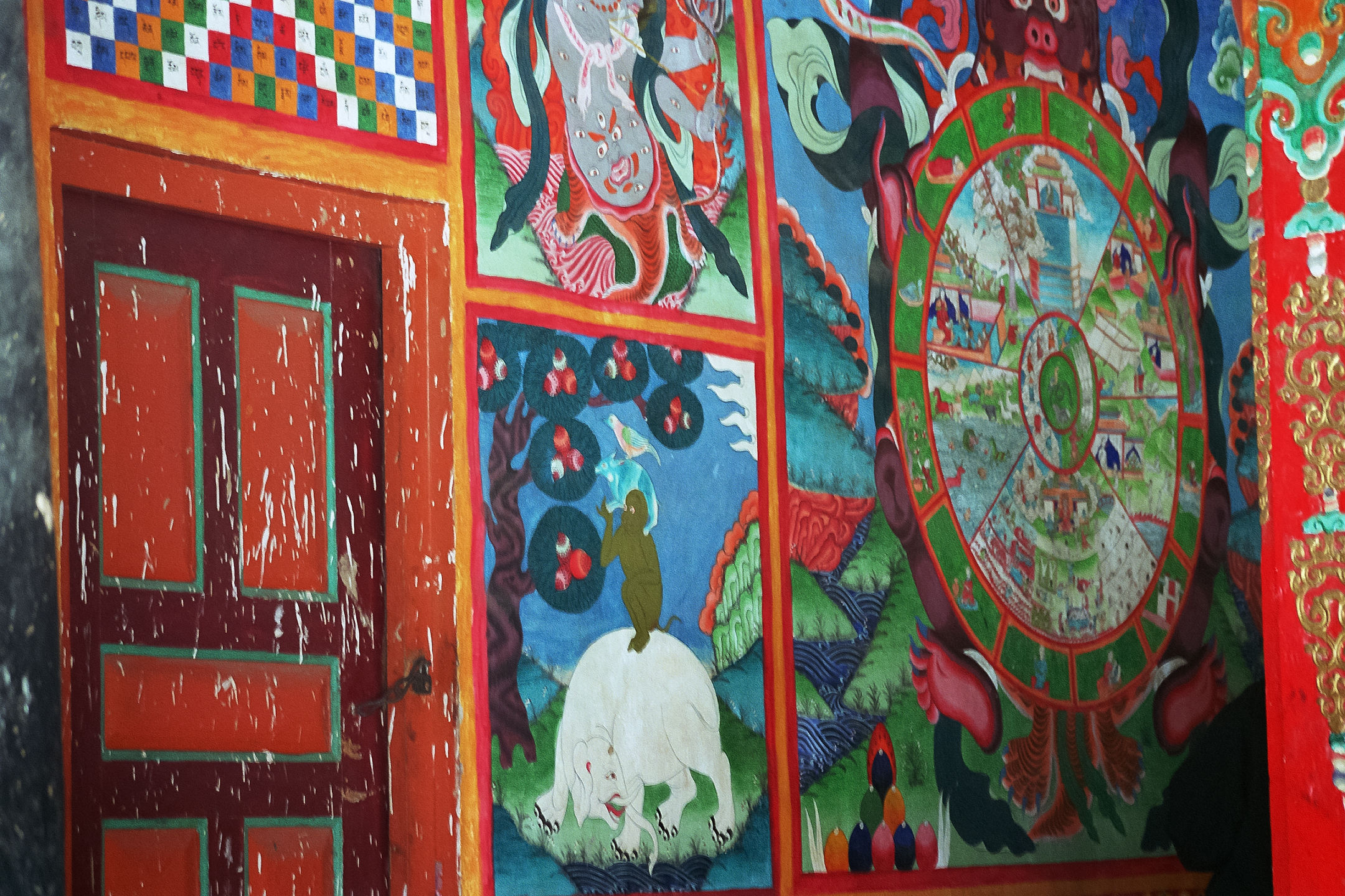 photo : mur peint, représentations boudhistes, Monastère du Sichuan, Chine