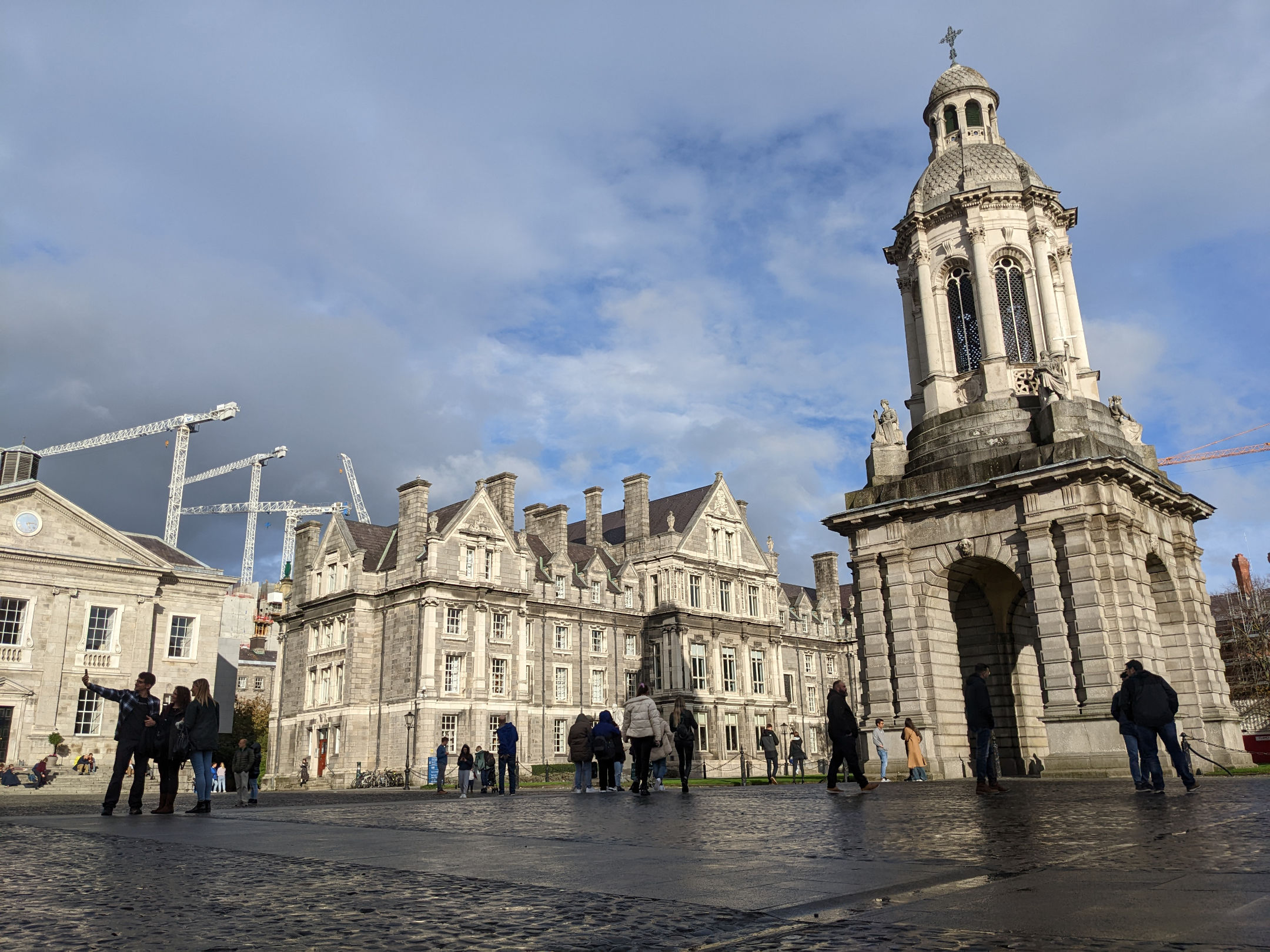 photo : Ireland, Dublin, Trinity College, Parliament Square