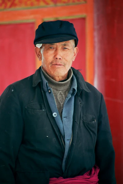 Photo : Portrait de guide local au Parc Naturel National de Jiuzhaigou, Sichuan, Chine.