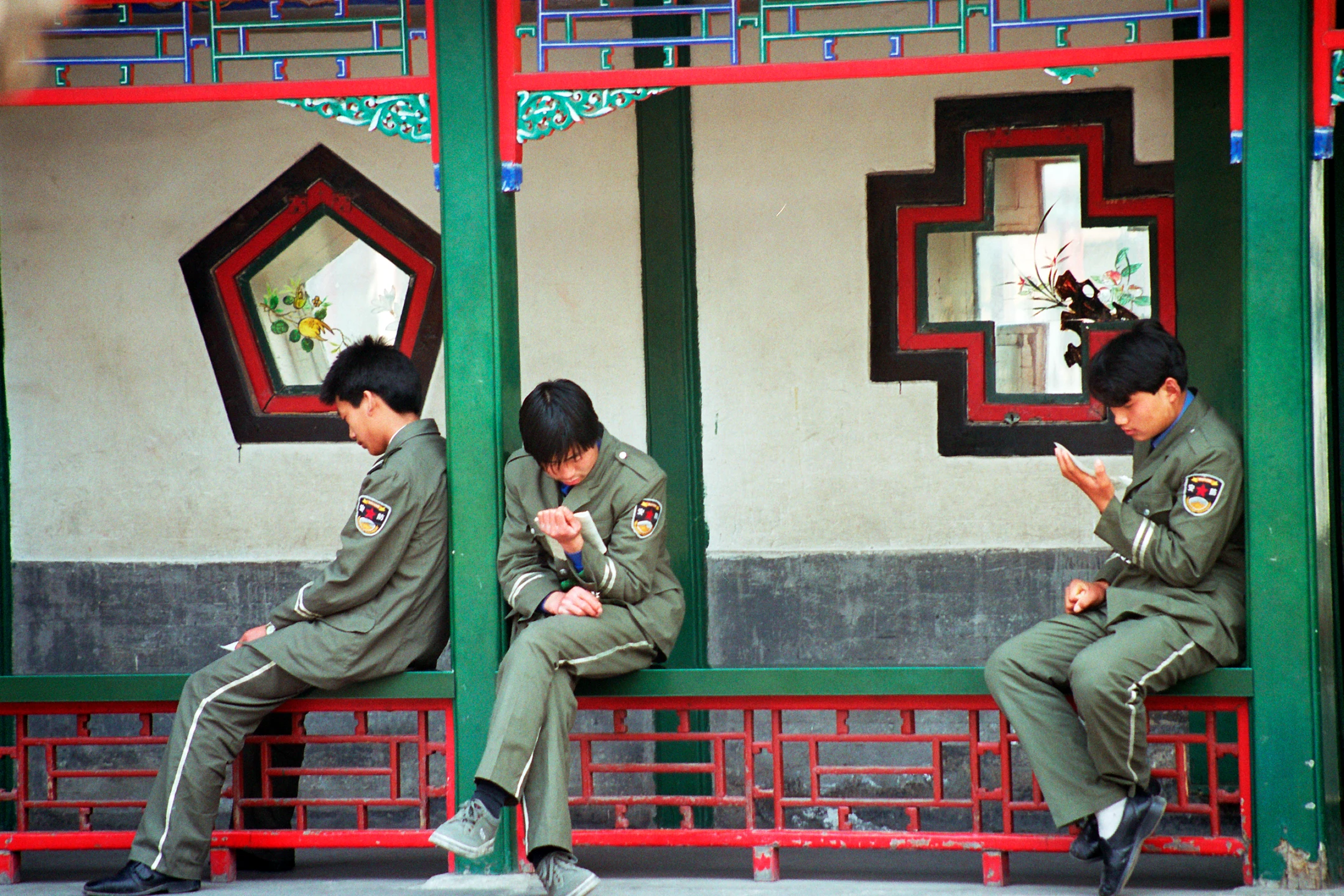 Photo : Lecteurs chinois dans la Cité Impériale de Pékin, Chine.