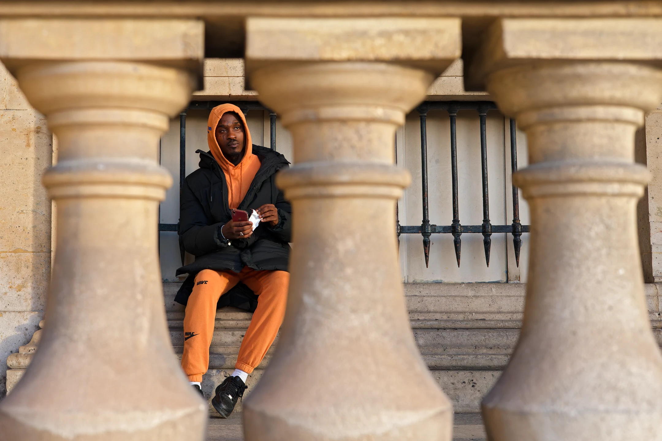 Street photo Paris : Musée du Louvre.