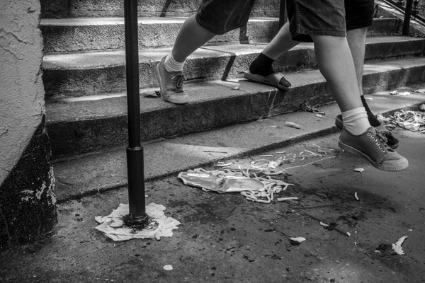 Street photo Paris : Malbouffe – Rue René Boulanger.
