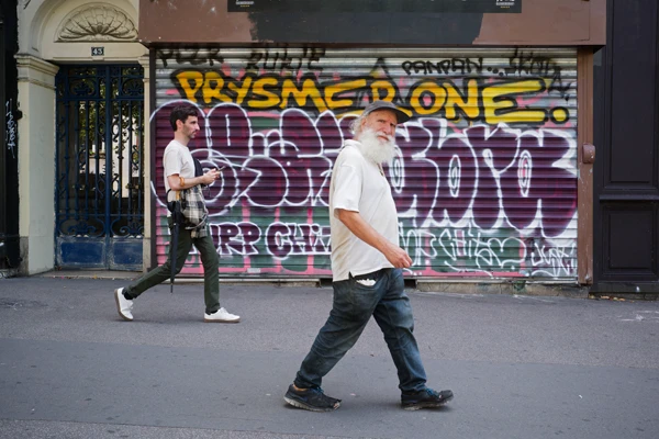 Street photo Paris : Rue René Boulanger.
