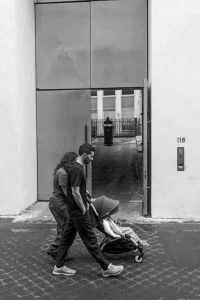Street photo Paris : Rue du Temple.