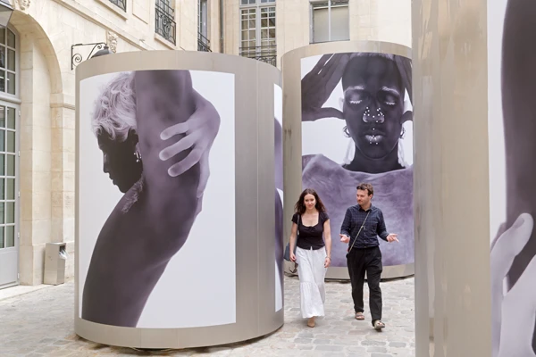 Street photo Paris : Marais, Hôtel de Coulanges.