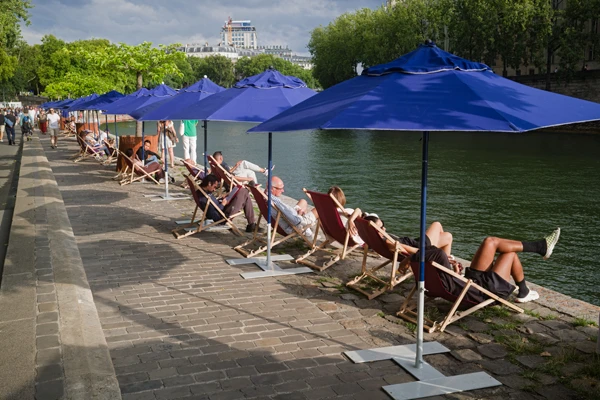 Street photo Paris : Voie Georges Pompidou.