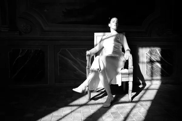 Photo : Femme fatale – Château de Gizeux, Loire Atlantique.