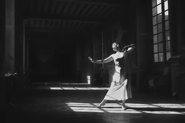 Photo : Danse au Château de Gizeux en Loire Atlantique 2.