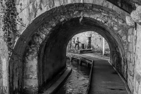 Street photo Seine-et-Marne : Moret-sur-Loing.