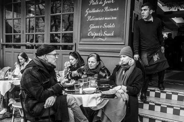 Street photo : France, Paris, Montmartre, Rue Norvins, brasserie La Bohème du Tertre.