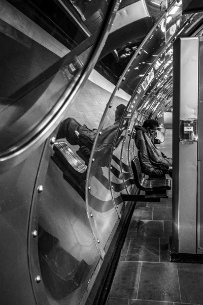 Street photo : France, Paris, Métro Arts-et-Métiers.