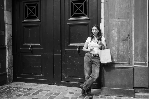 Street photo : France, Paris, Marais, 32 Rue des Rosiers.