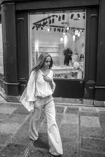 Street photo : France, Paris, Carrefour de la Rue du Temple et Rue Chapon.