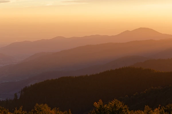 Photo : Montagnes vosgiennes vues à l'aube depuis le Rothenbachkopf, Vosges.