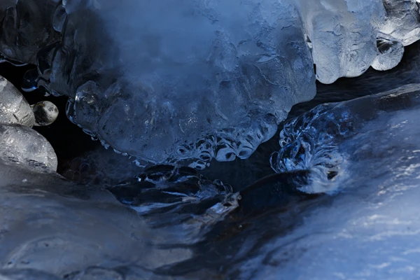 Photo : Ruisseau gelé aux Trois Fours, Vosges.
